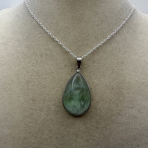 Green Feather Fluorite Teardrop Pendant Necklace on Box Chain - Picture 2 of 9